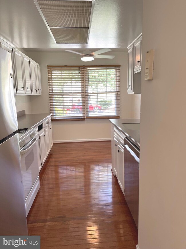 1965 Mayflower Dr, Woodbridge, VA 22192 - photo 5