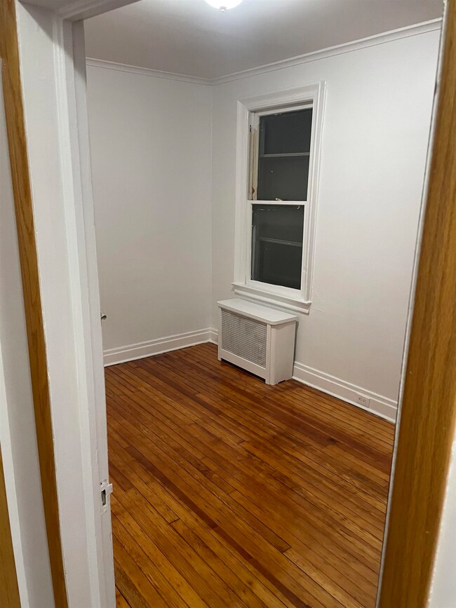360 Van Nostrand Ave unit 2, Jersey City, NJ 07305 - photo 7