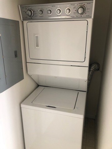 1711 Dekalb Ave unit E, Sycamore, IL 60178 - photo 3