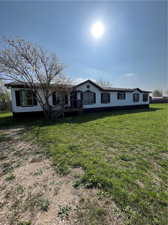 110 Oakhill Ct, Troy, TX 76579 - photo 2