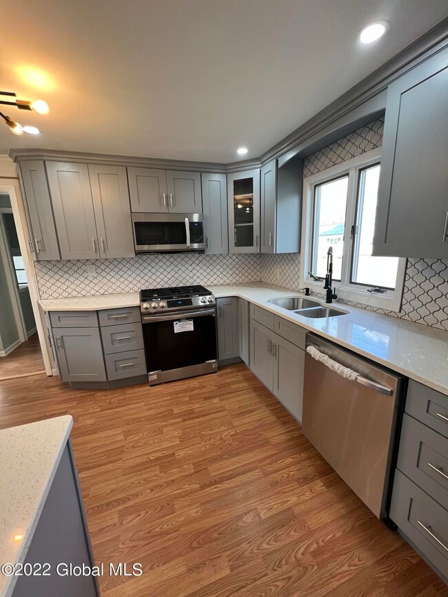 1821 Ferguson St, Schenectady, NY 12303 - photo 5