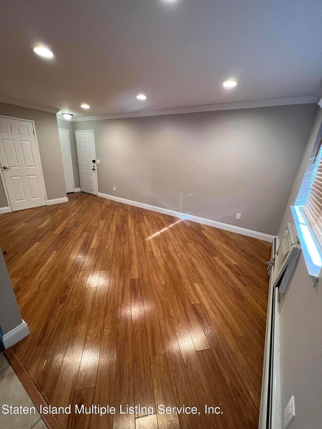 30 Donna Ct unit 1, Staten Island, NY 10314 - photo 4