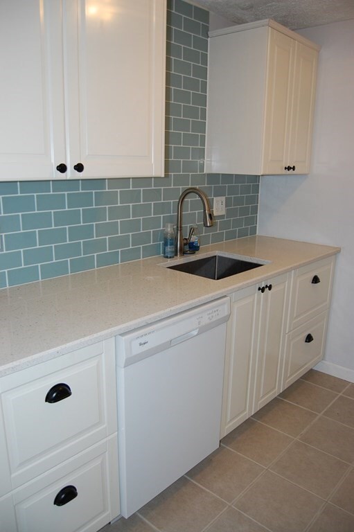 201 Thorndike St unit 2-01, Lowell, MA 01852 - photo 7