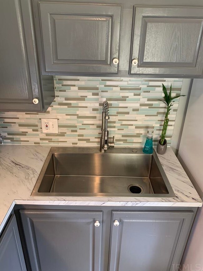 203 N Dewey St, Auburn, IN 46706 - photo 6