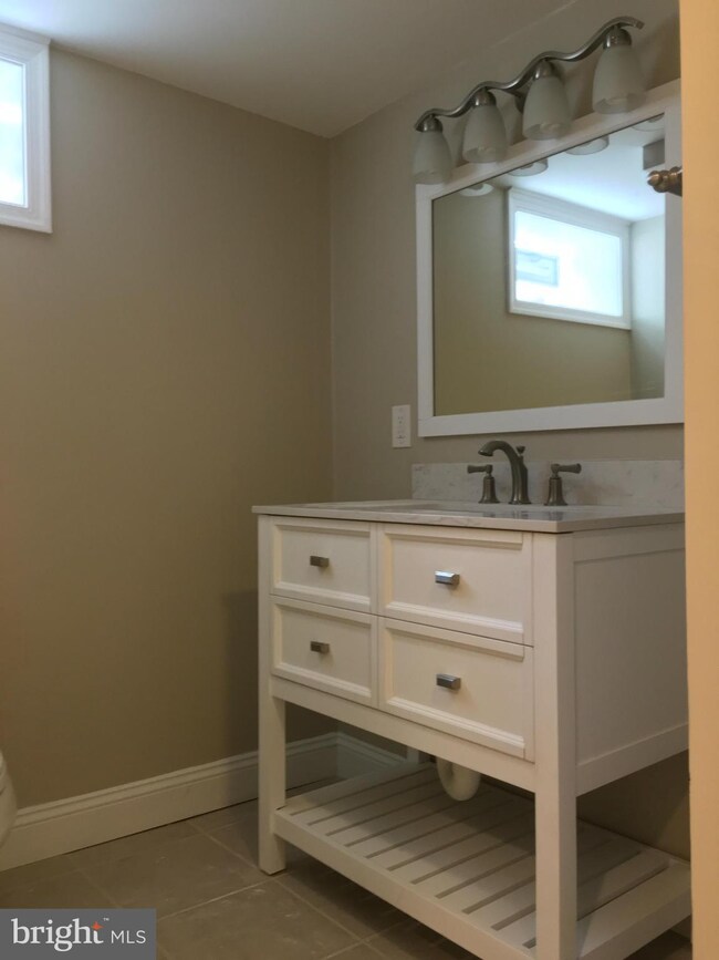 8103 Clyde Bank Rd, Parkville, MD 21234 - photo 5