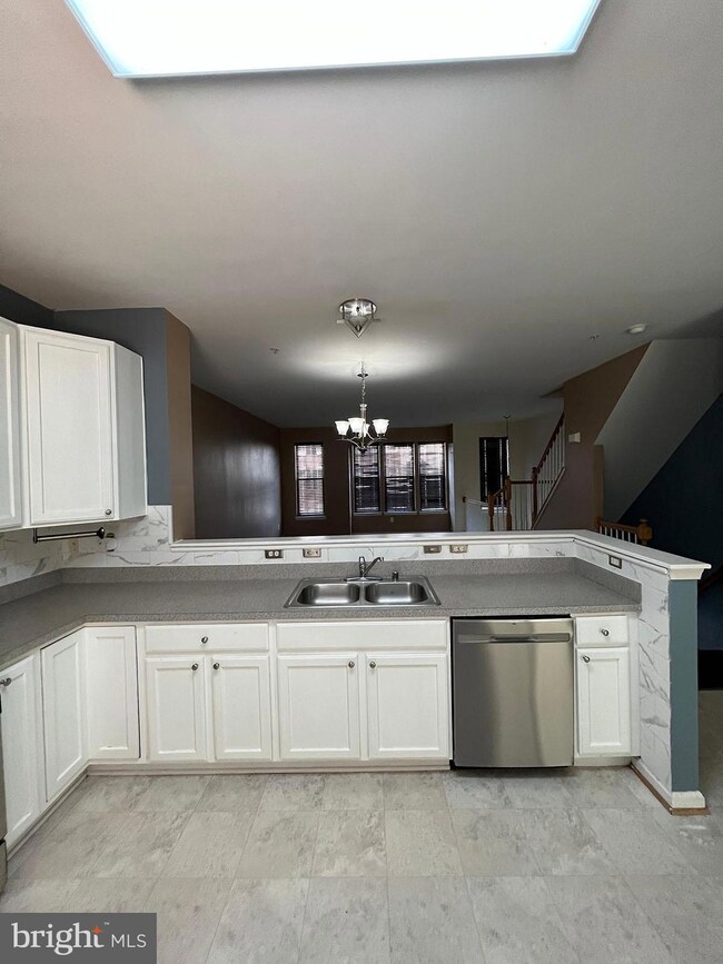 605 Trout Run Ct, Odenton, MD 21113 - photo 6