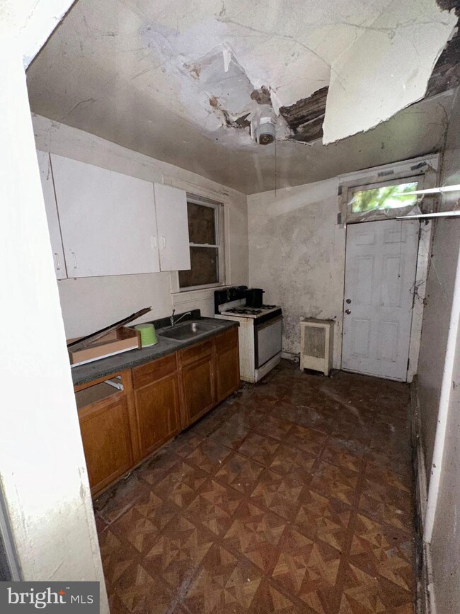 1622 E 30th St, Baltimore, MD 21218 - photo 5