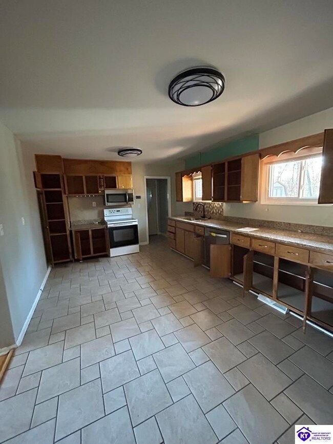 948 Hill St, Radcliff, KY 40160 - photo 7