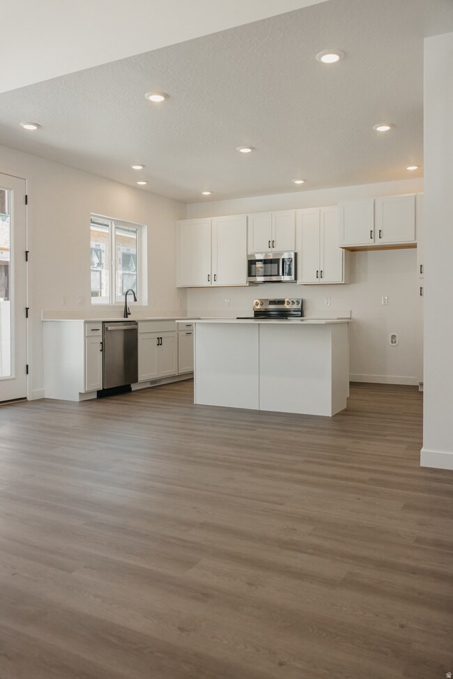 3070 N Summer Wood Dr unit 811, Eagle Mountain, UT 84013 - photo 4