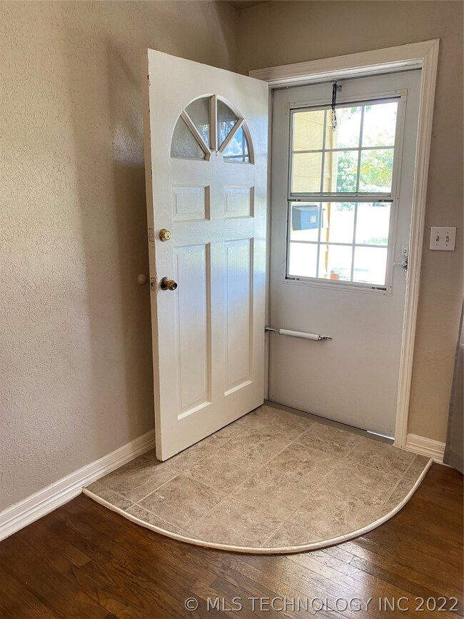 SOLID WOOD ENTRY DOOR AND METAL DOOR WITH RAISABLE