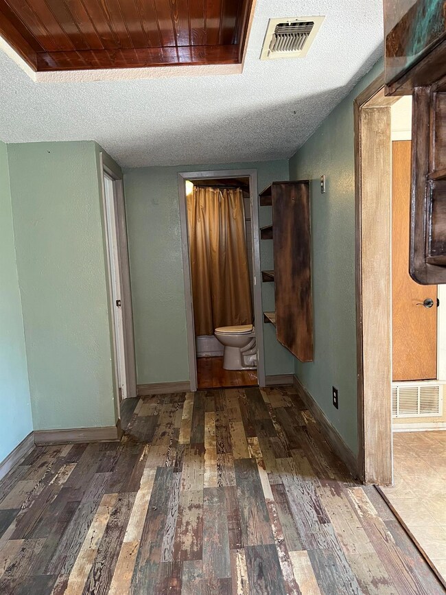 109 W 1st St, Weatherford, TX 76086 - photo 5