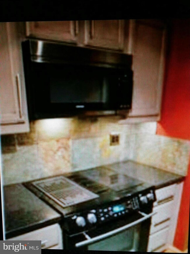 11607 Stoneview Square unit 2B, Reston, VA 20191 - photo 3