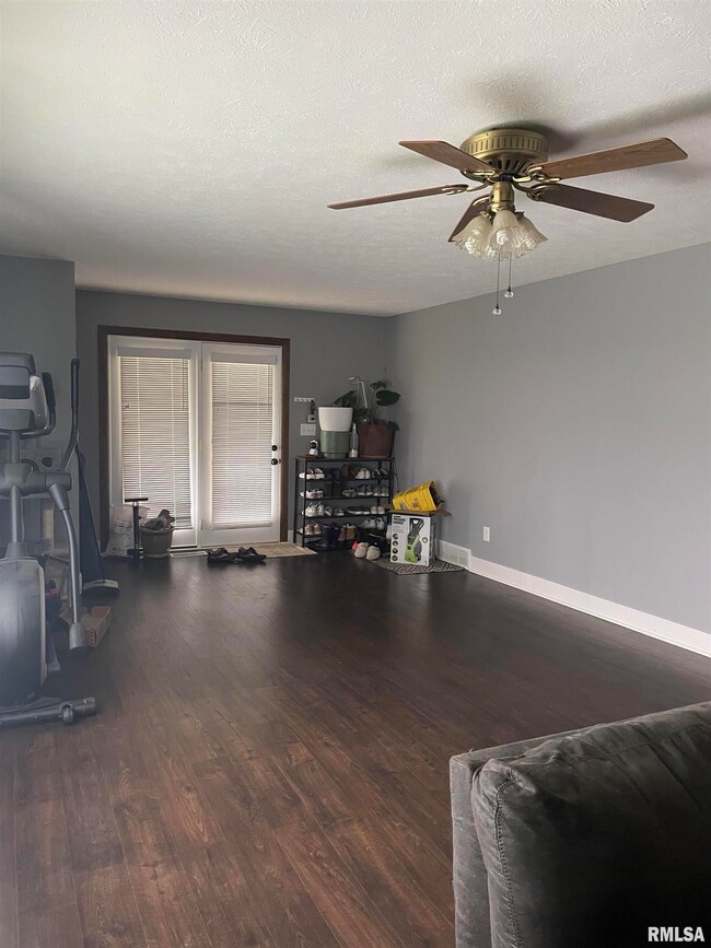 2389 Swain Rd, Jacksonville, IL 62650 - photo 6