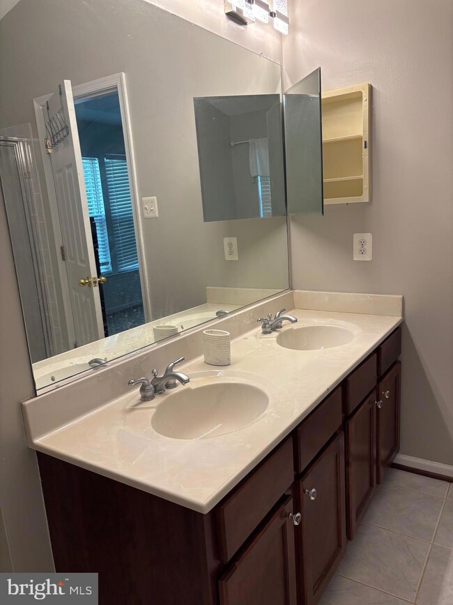 8125 Pennington Dr, Laurel, MD 20724 - photo 7