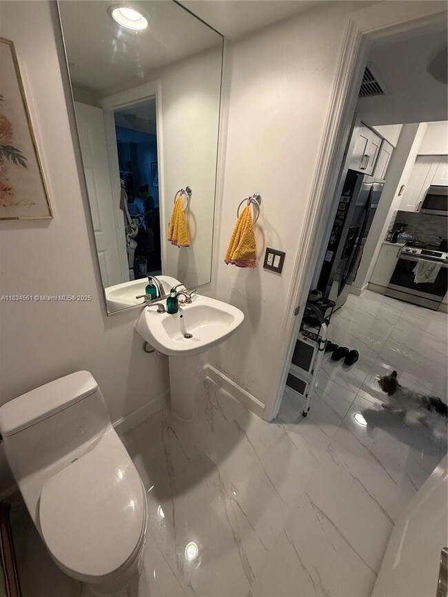 Guest 1/2 Bath