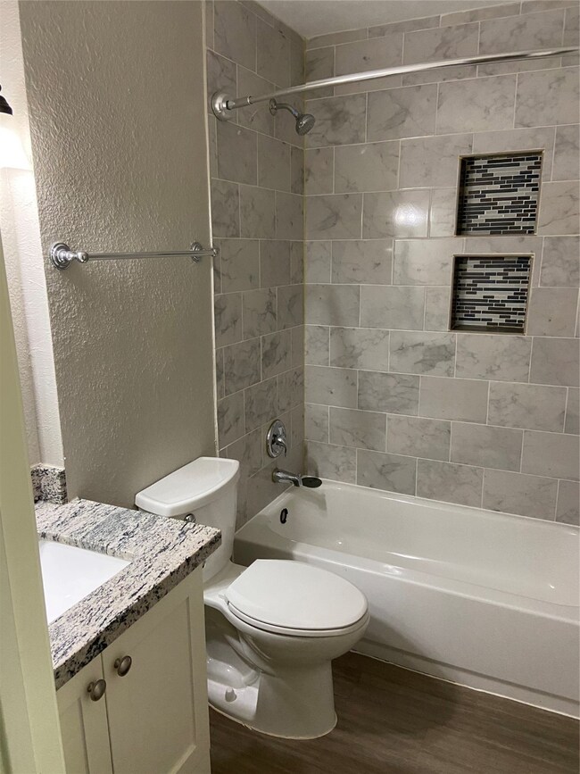 4326 Townes Forest Rd, Friendswood, TX 77546 - photo 3