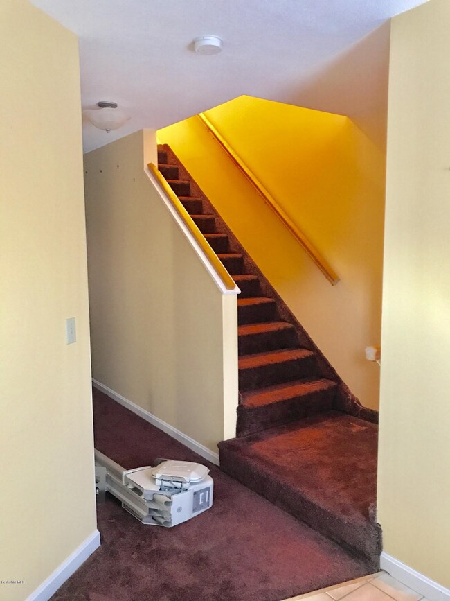 11 Walden Ln, Pittsfield, MA 01201 - photo 4