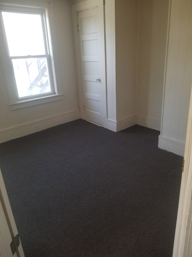 11 Nevada St unit 2, Nashua, NH 03060 - photo 4