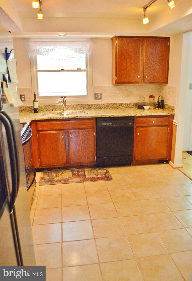 15341 Edgehill Dr, Dumfries, VA 22025 - photo 2