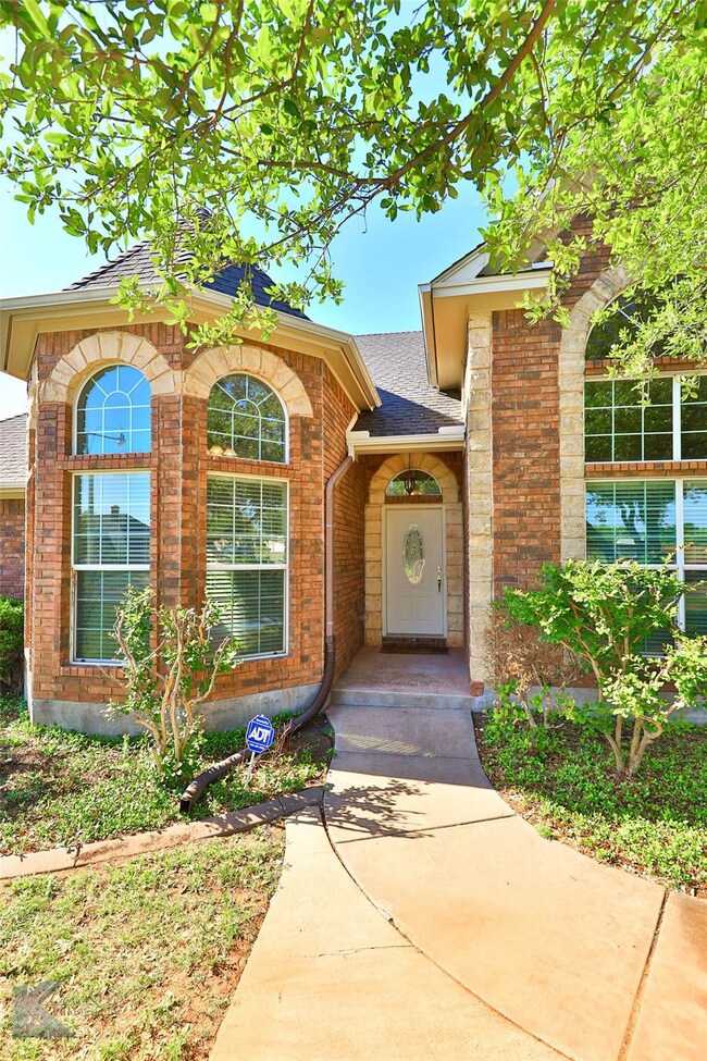 1317 Saddle Lakes Dr, Abilene, TX 79602 - photo 4