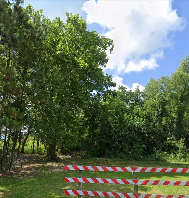 Access from Bradmar Street to Lot by foot only