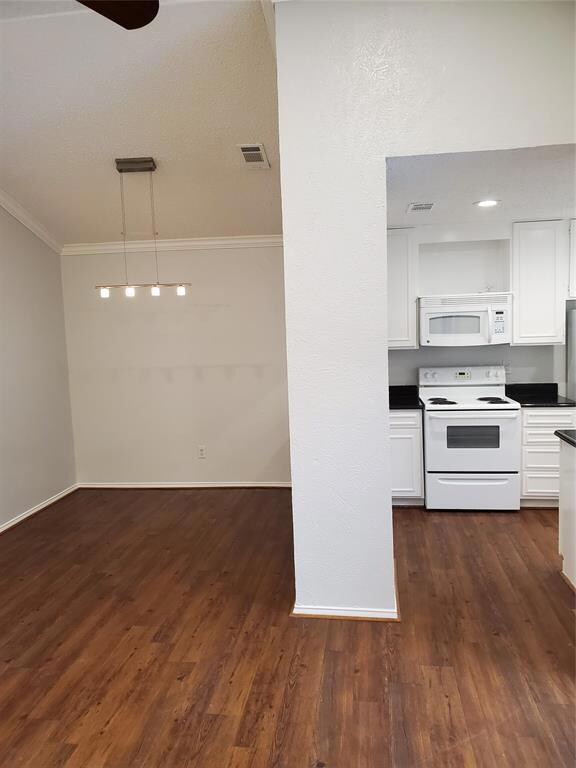 636 Bellaire Dr unit D, Hurst, TX 76053 - photo 4