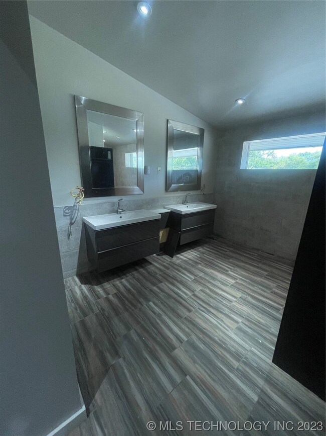 937 E 9th St, Cushing, OK 74023 - photo 7