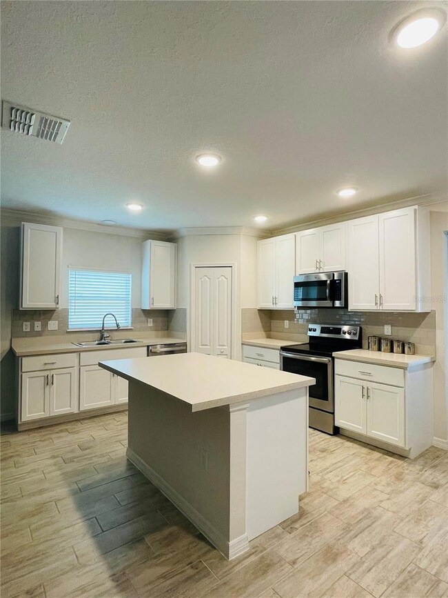 532 Pinecrest Loop, Davenport, FL 33837 - photo 4