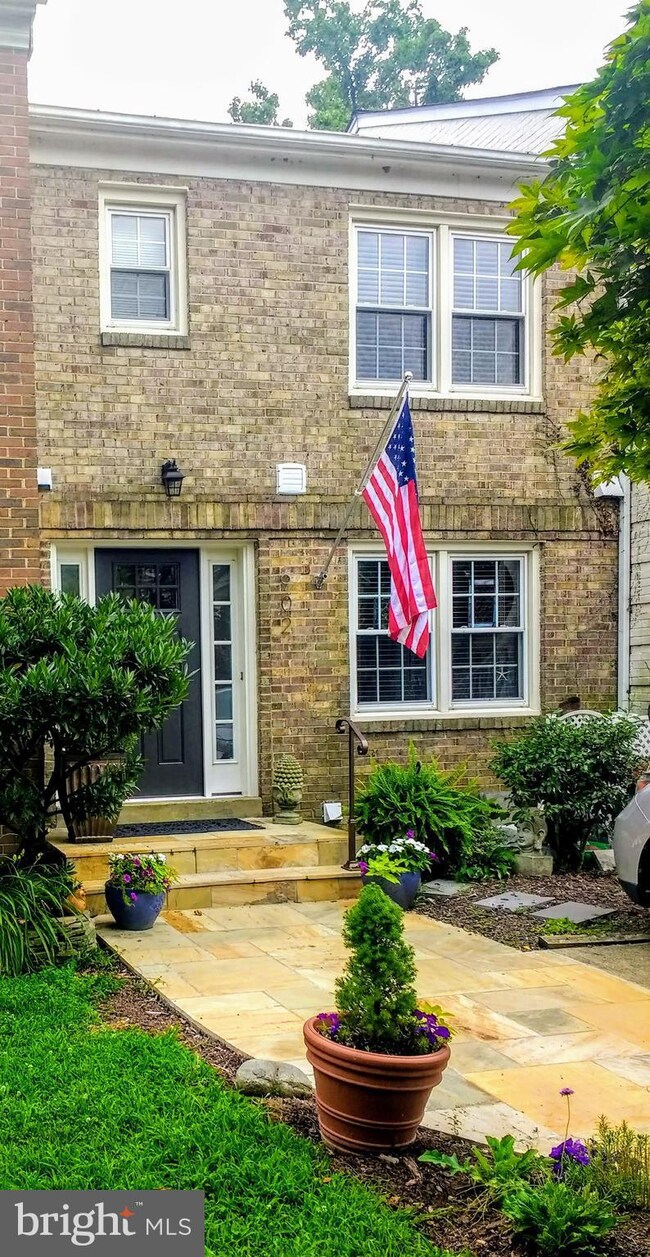 902 Portner Place, Alexandria, VA 22314 - photo 2