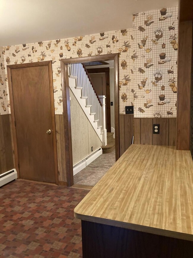 0380 basement door , kitchen to living r