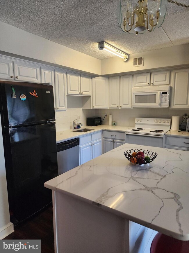 5804 Village Green Dr, Alexandria, VA 22309 - photo 3