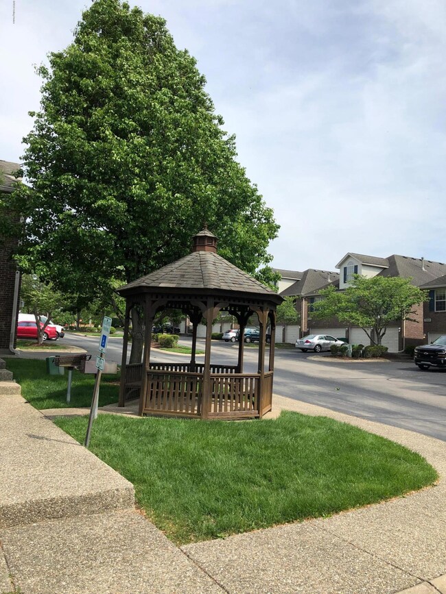 7915 Grand Cascade Dr unit 7401, Louisville, KY 40228 - photo 3