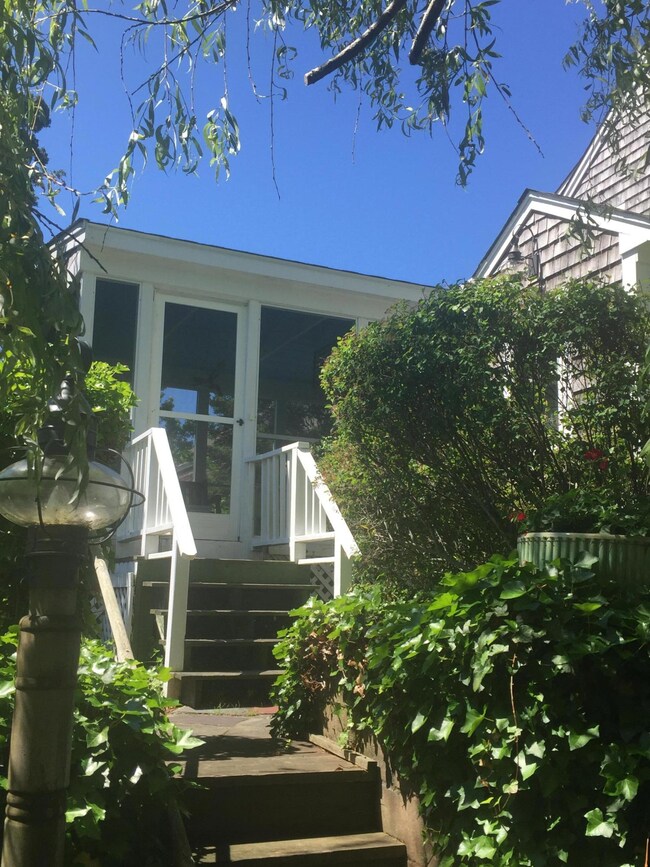 Entrance to screen porch