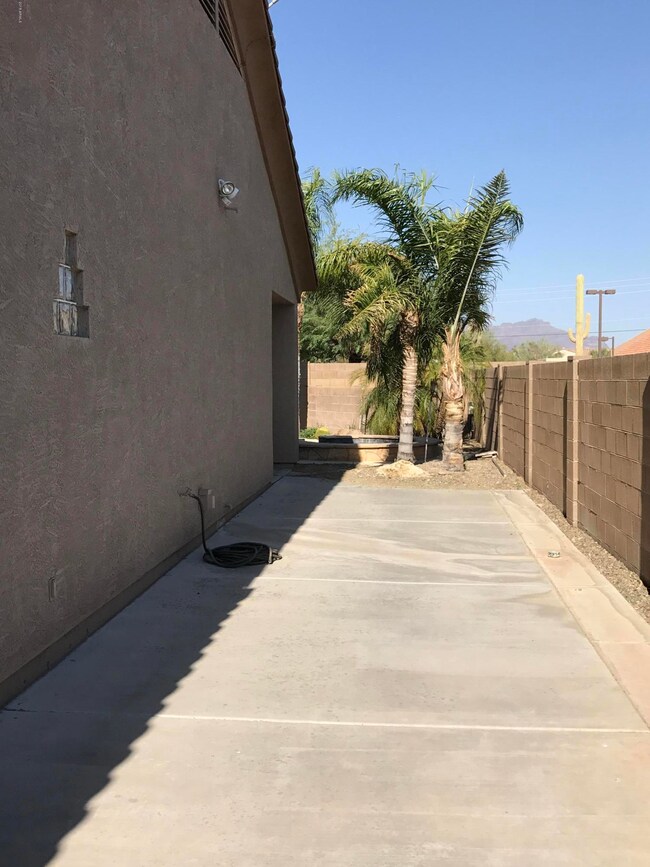 827 N Payton Mesa 85207 RV park hook ups