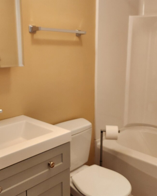 42 Olcott Ln unit B, Charlestown, NH 03603 - photo 5