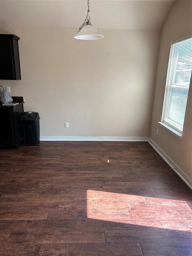 905 Oakmont Dr, Ennis, TX 75119 - photo 7