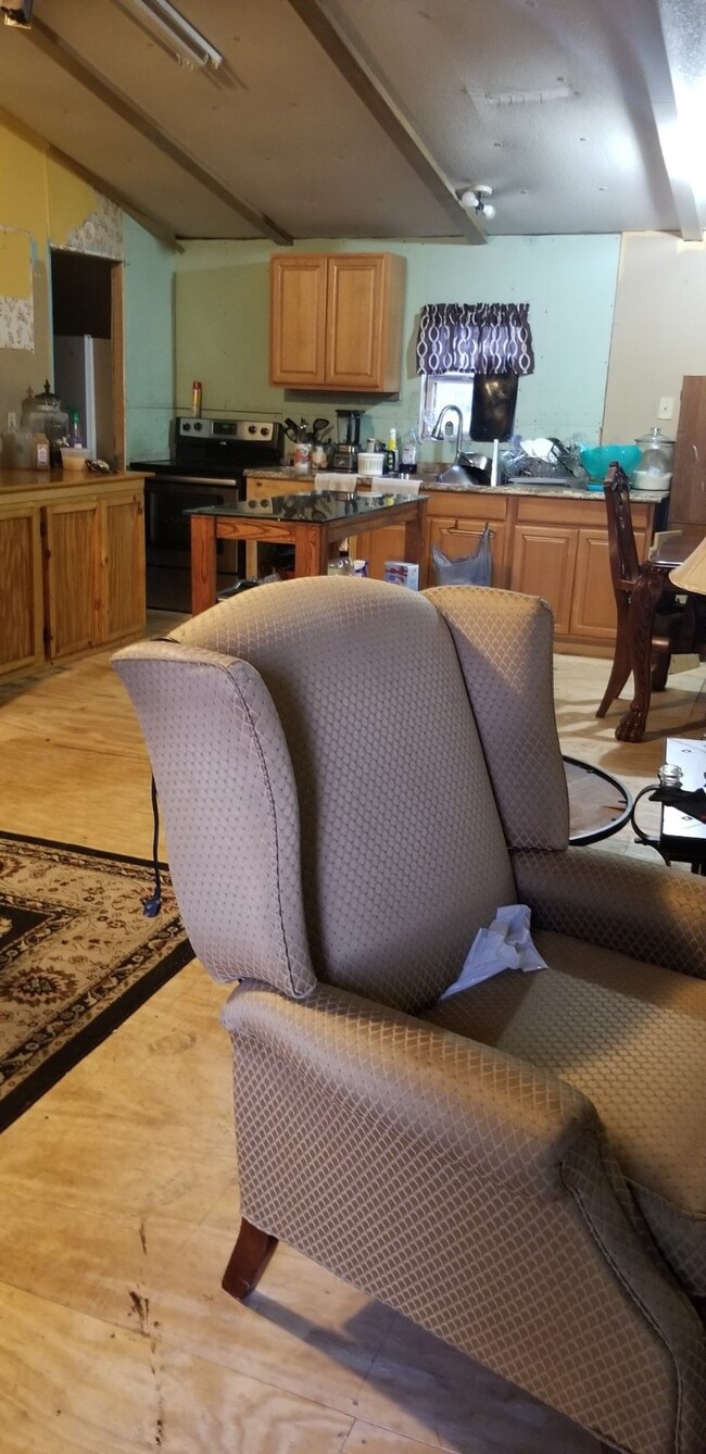 9 Sissy Ln, Bay City, TX 77414 - photo 3