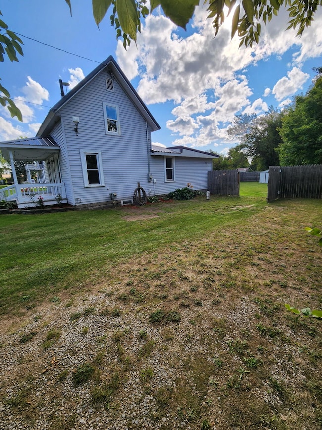 802 Parker St, Crystal, MI 48818 - photo 2
