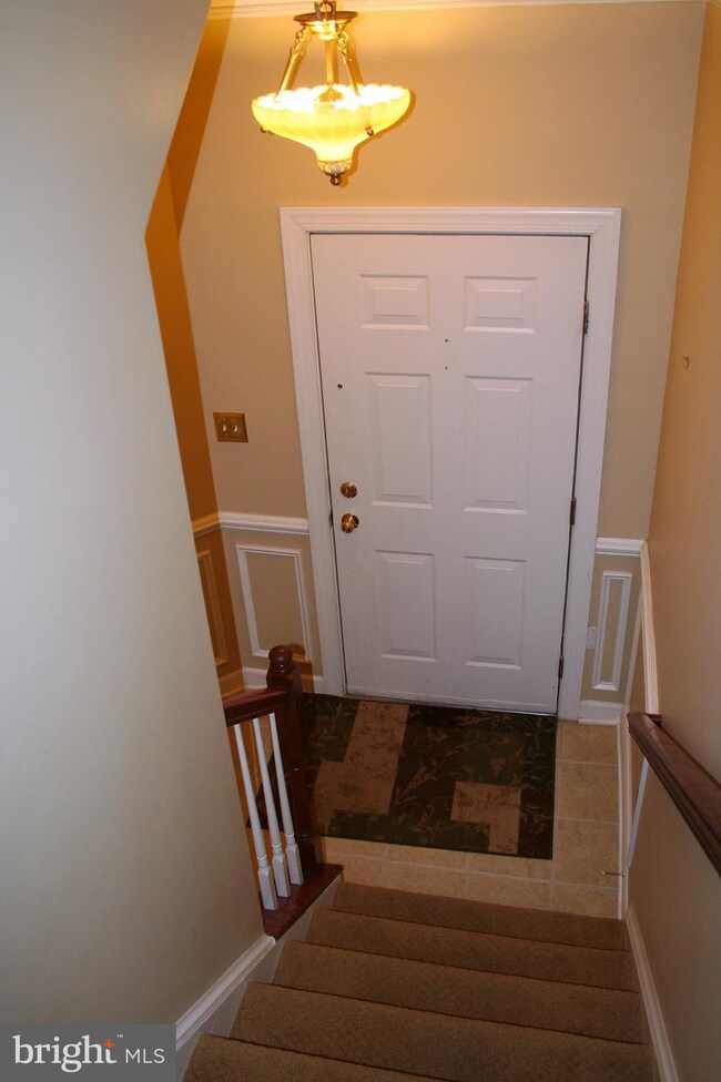 639 Kingfisher Ave, Gaithersburg, MD 20877 - photo 2