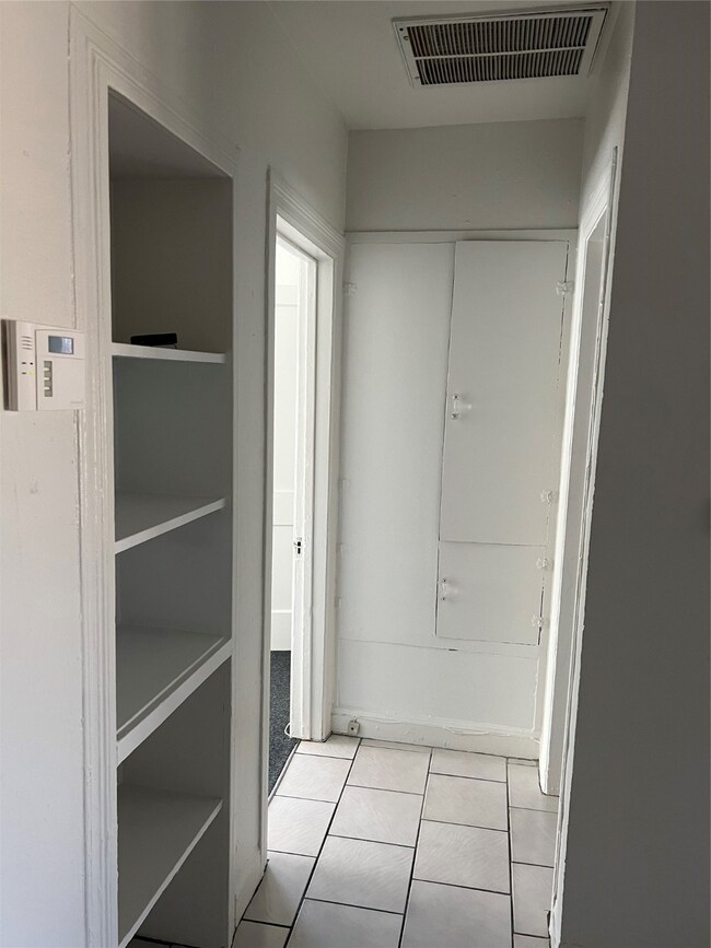 1914 Binz St unit 7, Houston, TX 77004 - photo 4