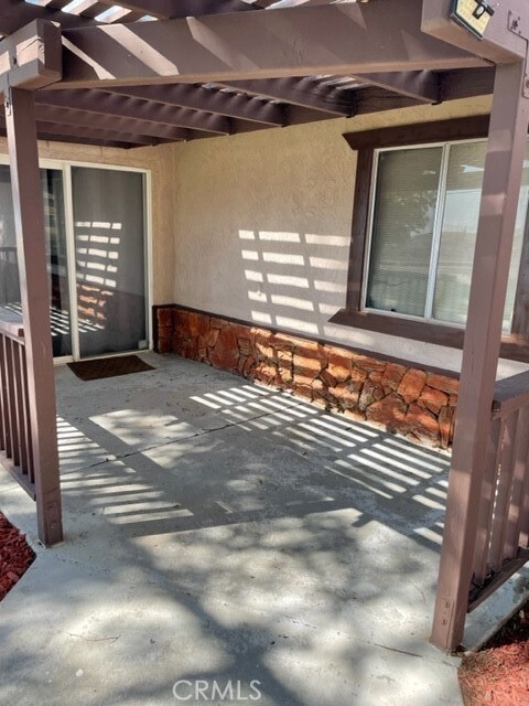 cute front patio area