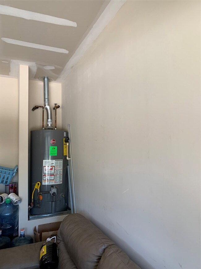 30415 Legacy Pines Dr, Spring, TX 77386 - photo 3