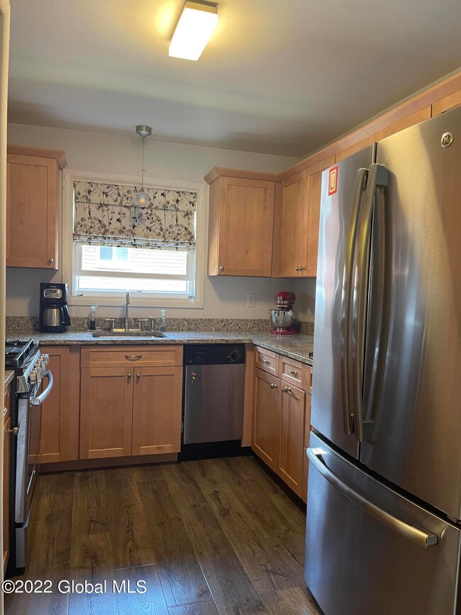 17 Swartson Ct, Albany, NY 12209 - photo 6