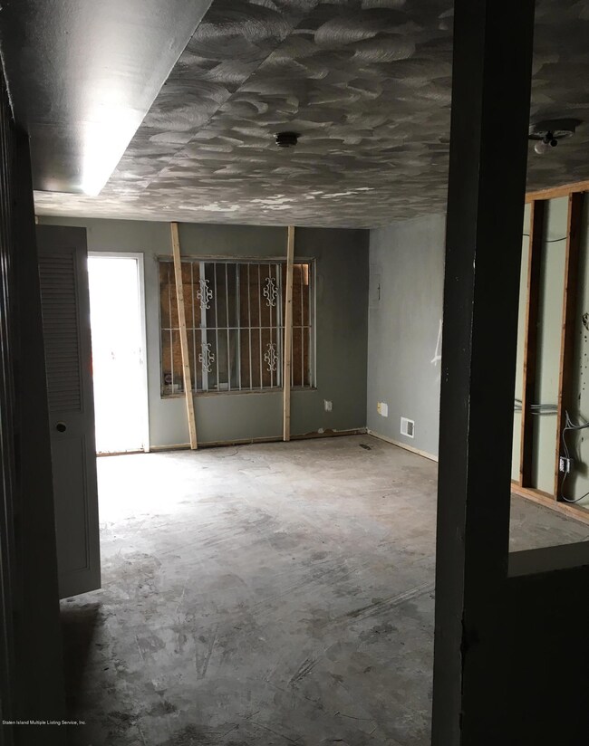 22 Susan Ct, Staten Island, NY 10304 - photo 3