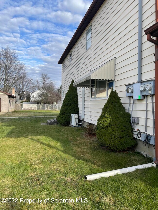 415 Bates St, Scranton, PA 18509 - photo 3