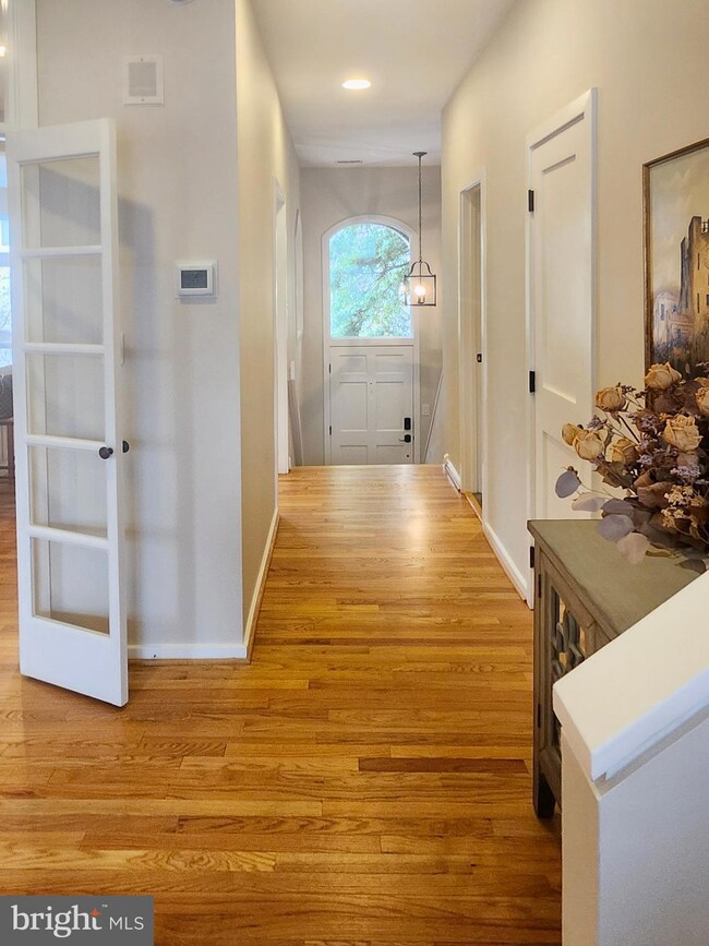 11558 Hemingway Dr, Reston, VA 20194 - photo 4