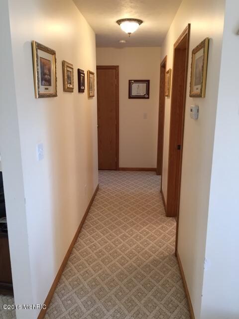 975 Ridgeview Dr, Wayland, MI 49348 - photo 7