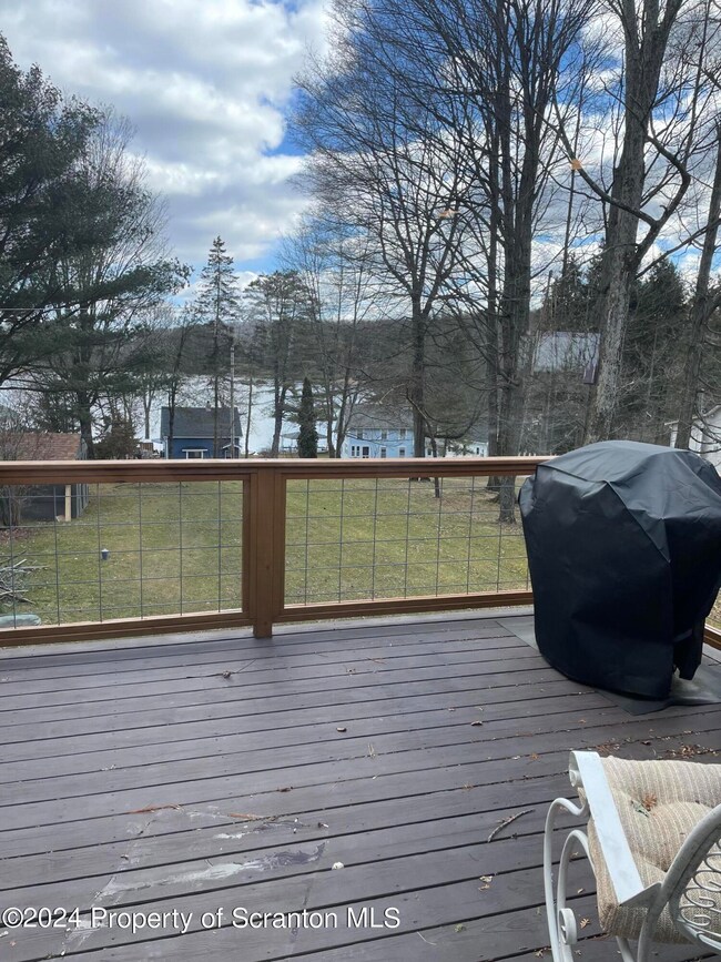 732 Marshbrook Rd, Nicholson, PA 18446 - photo 6