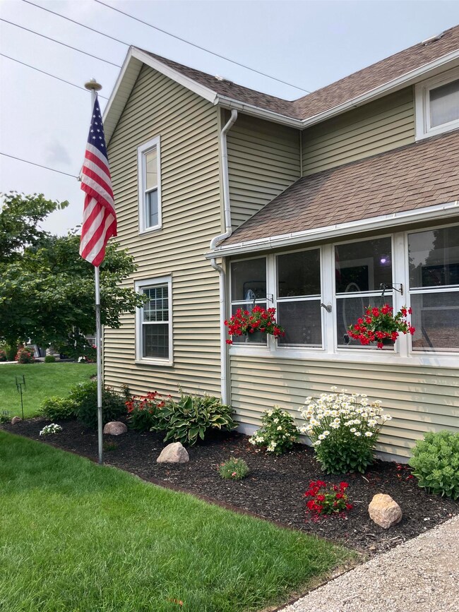 406 W Mill St, Ossian, IN 46777 - photo 2