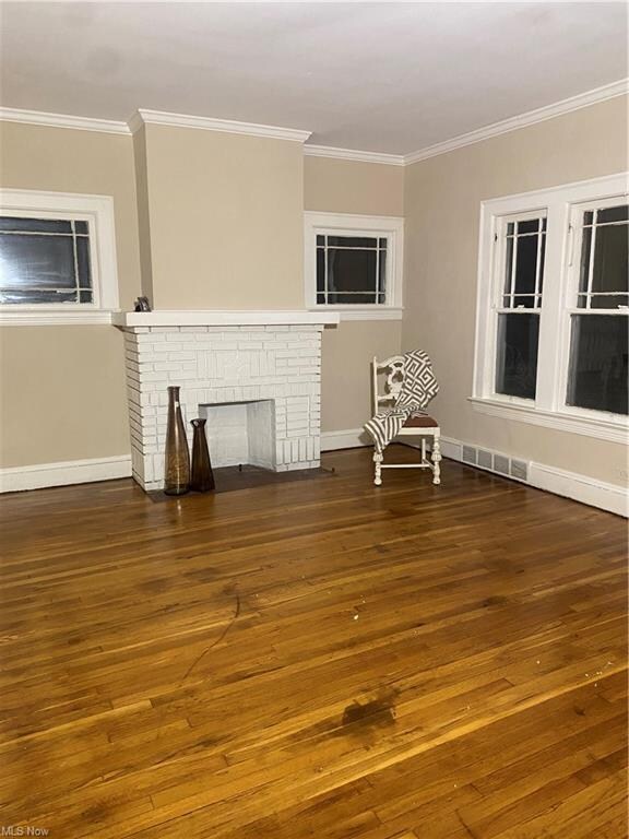 Living Room with Decorative FP